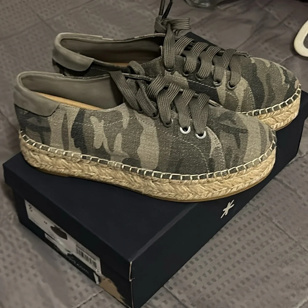Splendid camo espadrille size 8